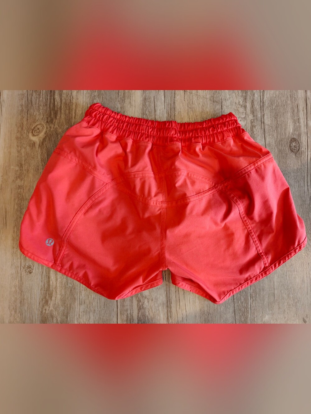 Lululemon Tracker Short III 4" color Alarming size 4 great condition